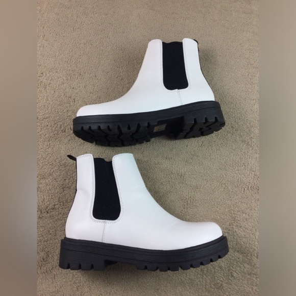 Unr8ted White Chelsea boots Womens size 8.5W slip on - Picture 9 of 11